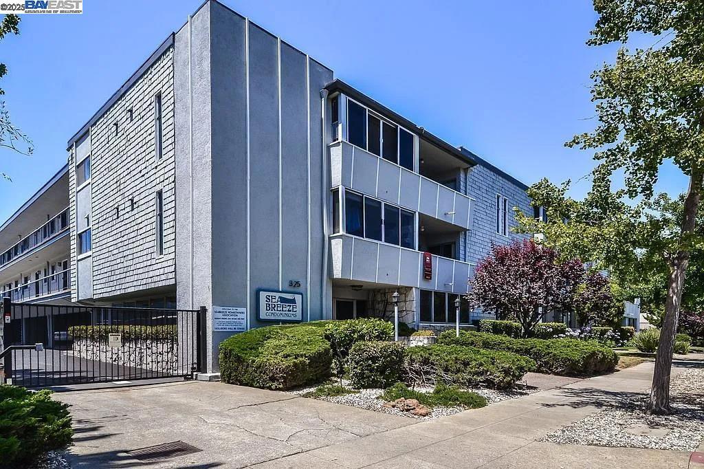 325 Kitty Hawk Rd #304