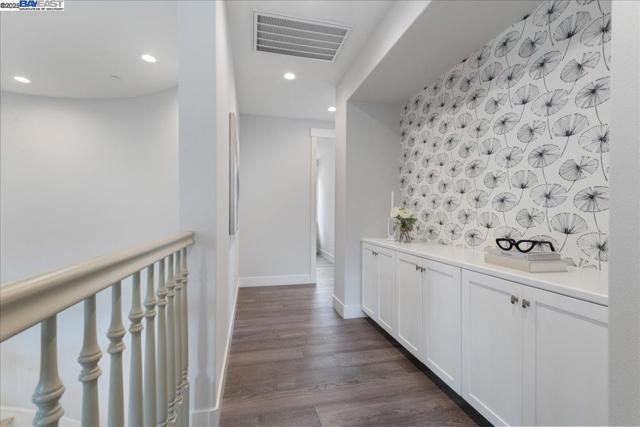 7259 Lembert Hills Dr, Dublin CA: https://media.crmls.org/mediaz/aa70d466-4b06-486a-ac51-ae50bdaebf13.jpg