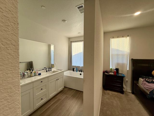 2121 Stagecoach Road, Patterson CA: https://media.crmls.org/mediaz/aa712399-f45e-4963-8f4e-8a5aafab15d8.jpg