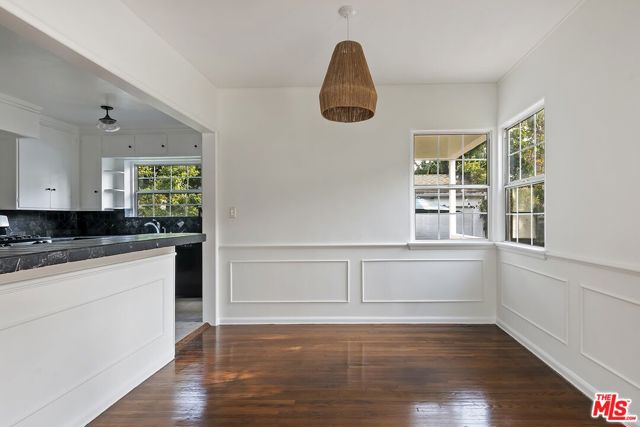 3032 Oakhurst Avenue, Los Angeles CA: https://media.crmls.org/mediaz/aa716574-e9e9-480d-9359-03ab86b70618.jpg