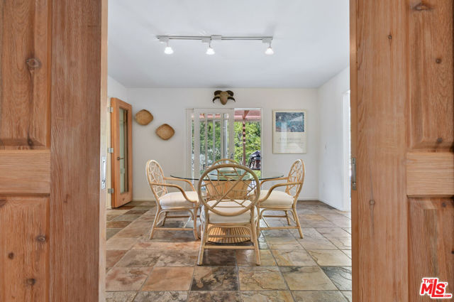 4734 Louise Avenue photo 24