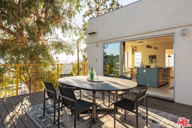 1333 E Palmer Avenue, Glendale CA: https://media.crmls.org/mediaz/aa71aaed-f1ea-419e-8b71-56807e89cdde.jpg