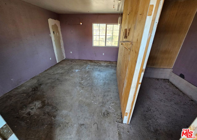 31576 Emerald Road, Lucerne Valley CA: https://media.crmls.org/mediaz/aa71b0e0-7fbf-44f9-8fc1-8868d4155674.jpg