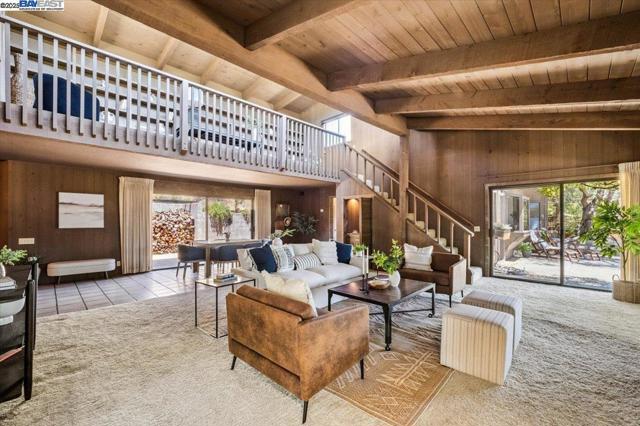 15335 Via Los Tulares, Carmel Valley CA: https://media.crmls.org/mediaz/aa721af2-ee0c-42ad-8642-1901bf616194.jpg