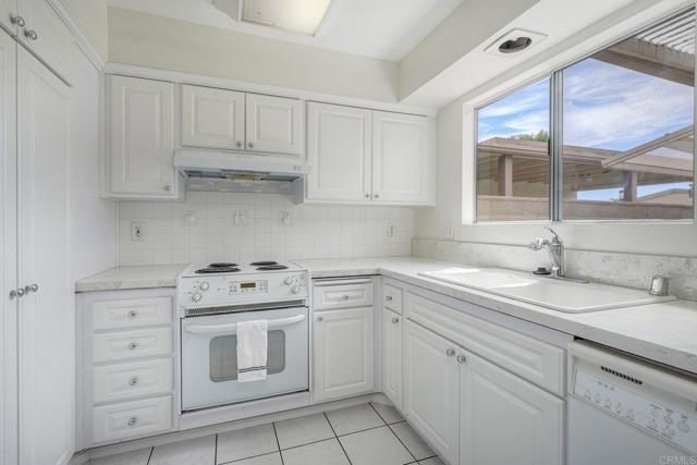 Detail Gallery Image 7 of 28 For 1014 Plover Way, Oceanside,  CA 92057 - 2 Beds | 2 Baths