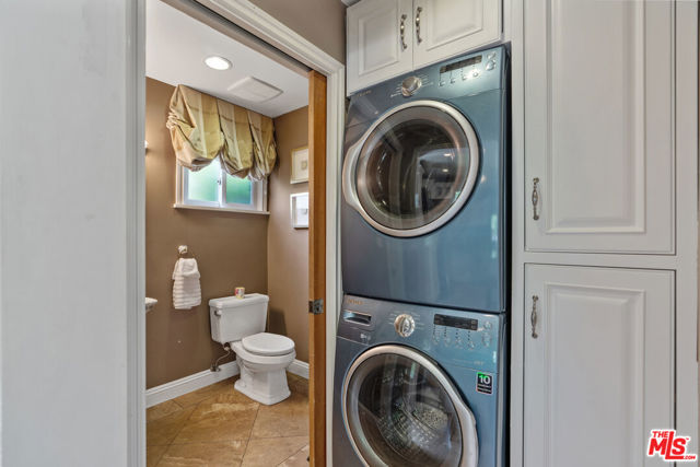1865 E Villa Street, Pasadena CA: https://media.crmls.org/mediaz/aa7384d7-1e46-4803-9383-af80522eb351.jpg