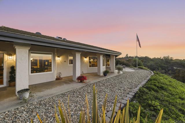 1524 Zutano Lane, Fallbrook CA: https://media.crmls.org/mediaz/aa73a6d5-d4d5-4e1e-95a5-8b39d869e178.jpg