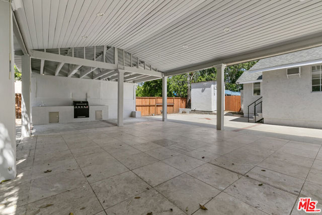 3915 1/2 S Budlong Avenue, Los Angeles CA: https://media.crmls.org/mediaz/aa73dbd3-b53e-4efe-9947-8998cd00fd81.jpg