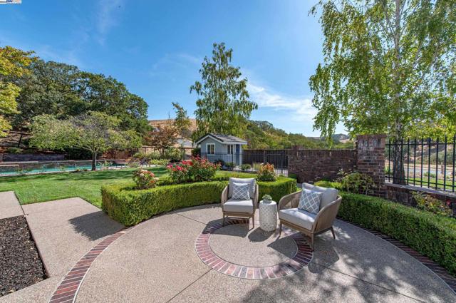 1398 Benedict Ct, Pleasanton CA: https://media.crmls.org/mediaz/aa7405c2-ea0f-4ed6-a2dd-99a61c6decca.jpg
