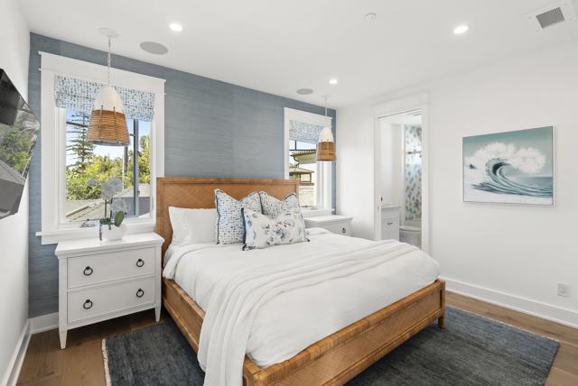 1059 Ocean Blvd, Coronado CA: https://media.crmls.org/mediaz/aa7418cc-8ec6-4cda-a607-9b63be85eaad.jpg