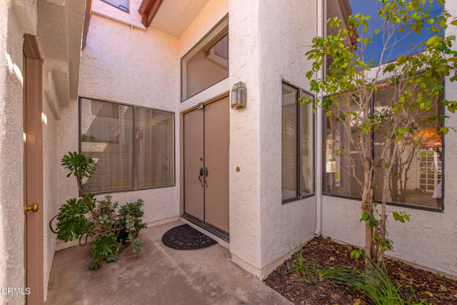 1404 Calle Lozano, Camarillo CA: https://media.crmls.org/mediaz/aa749c6b-dd24-4841-a959-c1b178db6a12.jpg