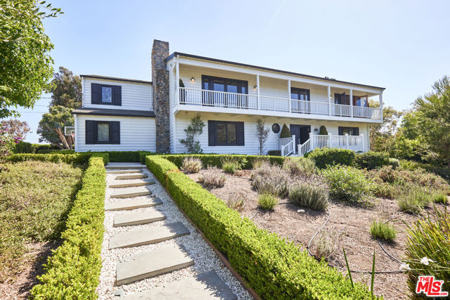 30362 Morning View Drive, Malibu CA: https://media.crmls.org/mediaz/aa74beb0-d932-4ec5-9417-0eb54e626687.jpg