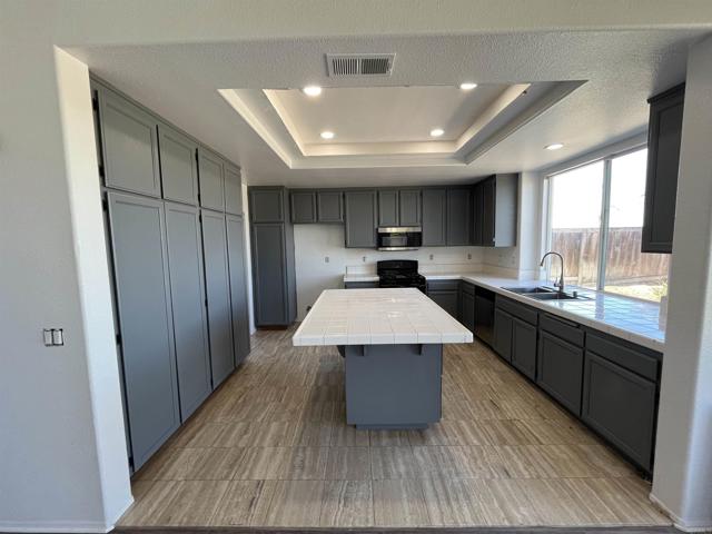 Detail Gallery Image 5 of 52 For 821 Verin Ln, Chula Vista,  CA 91910 - 5 Beds | 3 Baths