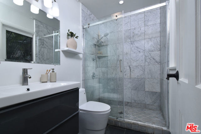 15200 Del Gado Drive, Sherman Oaks CA: https://media.crmls.org/mediaz/aa7509c0-a1a0-4f3b-b690-c9288158daa6.jpg
