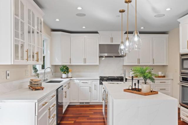 2124 Oakley Avenue, Menlo Park CA: https://media.crmls.org/mediaz/aa755526-efa8-4fe4-91bd-35aea8a0174f.jpg