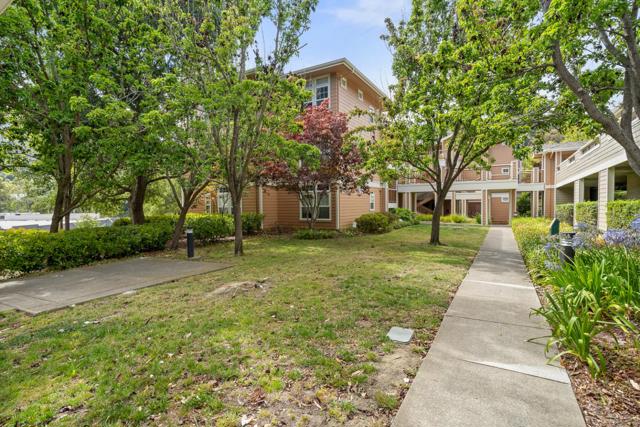 613 Swallowtail Court, Brisbane CA: https://media.crmls.org/mediaz/aa75677a-c4a3-40e5-90ca-a55f94a2d40b.jpg