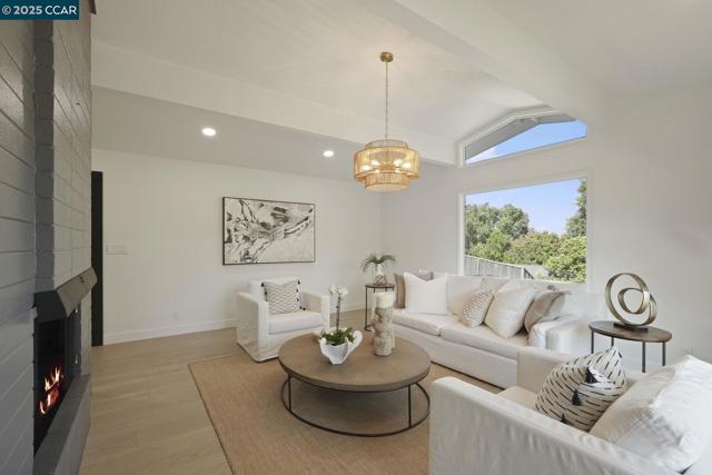 3233 Lucas Circle, Lafayette CA: https://media.crmls.org/mediaz/aa7585ee-2c70-427b-a985-a38146b20104.jpg