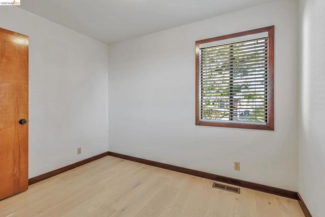 1518 MADERA CT, El Cerrito CA: https://media.crmls.org/mediaz/aa75cbc9-7dad-46a7-8286-f9511019542b.jpg