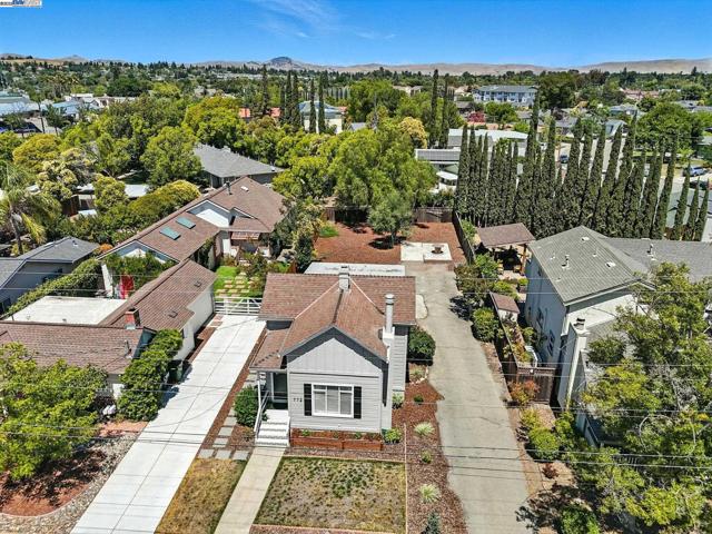 772 Mcleod St, Livermore CA: https://media.crmls.org/mediaz/aa76783c-cea5-49a6-a946-acb76dc8f84a.jpg