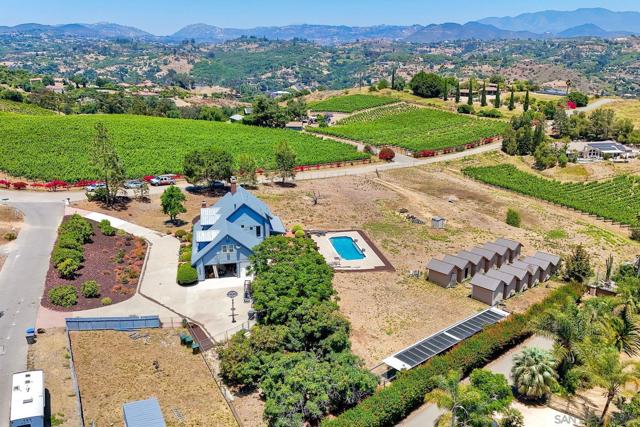 2511 Via Rancheros, Fallbrook CA: https://media.crmls.org/mediaz/aa767ef1-bc59-426e-8741-023a3c2aa977.jpg