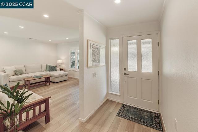 3128 Tice Creek Dr, Walnut Creek CA: https://media.crmls.org/mediaz/aa76847a-37eb-4925-810f-62ed2187ccce.jpg