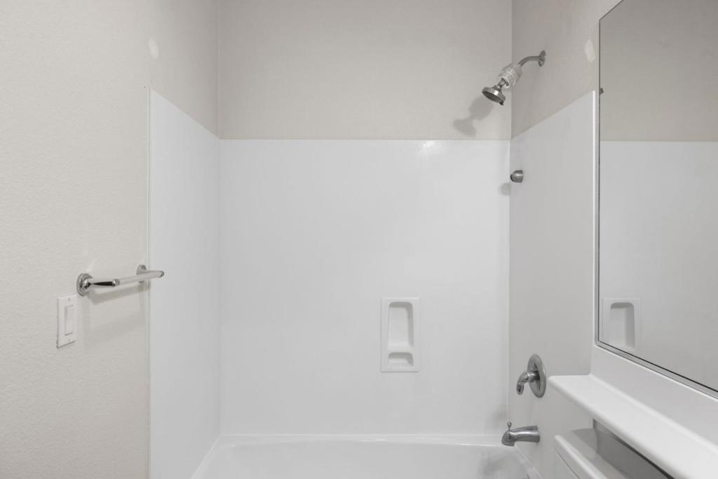 https://media.crmls.org/mediaz/aa76b4ff-6898-4553-96b9-d1b2ecd21829.jpg?preset=X-Large
