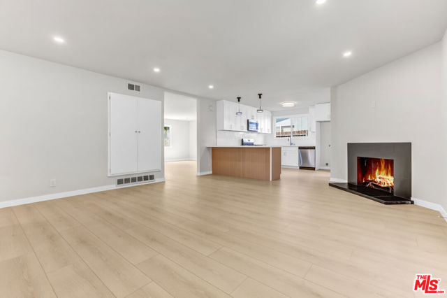 23335 Schoolcraft Street, West Hills CA: https://media.crmls.org/mediaz/aa771734-071b-4f0b-964b-5ff2f48d9e12.jpg