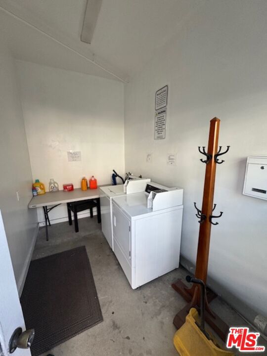 8420 Gulana Avenue, Playa del Rey CA: https://media.crmls.org/mediaz/aa772227-9547-4836-b530-a024f9d268ec.jpg