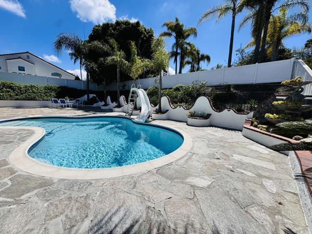 Detail Gallery Image 2 of 2 For 4923 Amador Dr, Oceanside,  CA 92056 - 5 Beds | 3 Baths