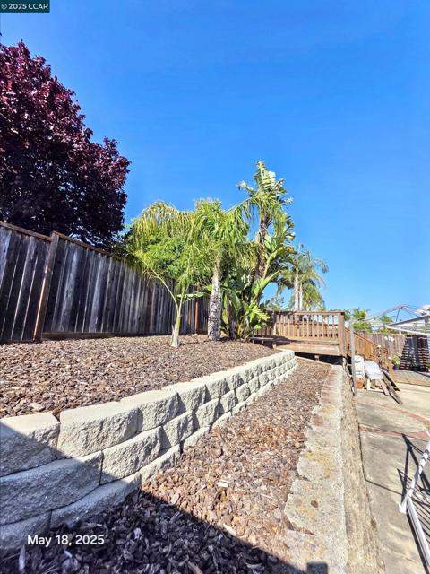 881 Meadow View Dr, Richmond CA: https://media.crmls.org/mediaz/aa778d96-c1bc-4210-96c5-4aa3a9bae9db.jpg