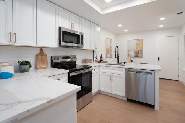 498 Via Royal, Walnut Creek CA: https://media.crmls.org/mediaz/aa77ee88-e60b-469a-af52-d9eecf7cb1a7.jpg