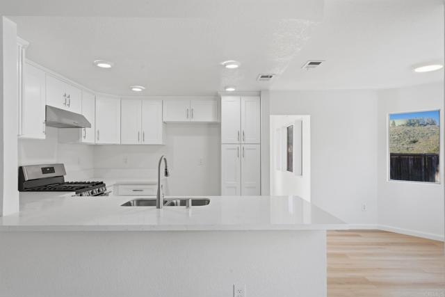 Detail Gallery Image 17 of 52 For 14493 Corte Lampara, San Diego,  CA 92129 - 3 Beds | 2/1 Baths