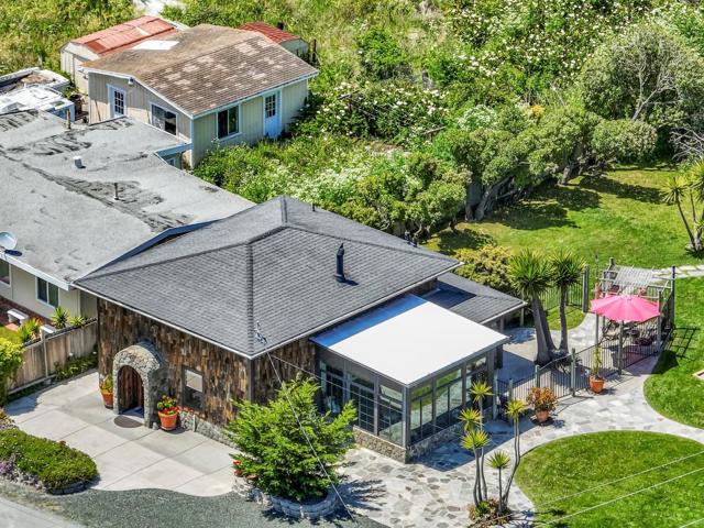 575 Dolores Avenue, Half Moon Bay CA: https://media.crmls.org/mediaz/aa782719-fcc5-4f32-afc3-fc1943f9a117.jpg
