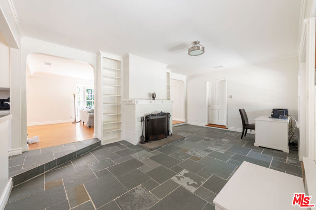 5454 Agnes Avenue, Valley Village CA: https://media.crmls.org/mediaz/aa78307e-841d-4f03-bb25-3e772eb3fb56.jpg