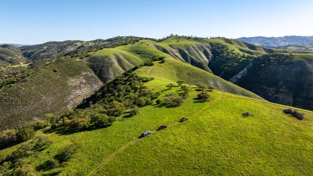 54800 Lonoak Road, King City CA: https://media.crmls.org/mediaz/aa783617-8c08-4cdb-9d91-e2536b6aa005.jpg