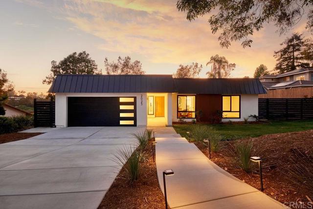 2025 Valley Road, Oceanside CA: https://media.crmls.org/mediaz/aa7862d3-d6a3-4595-8966-d951edcdf11a.jpg
