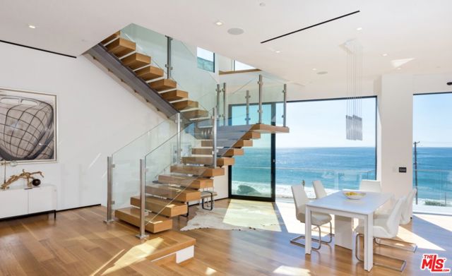 17816 Porto Marina Way, Pacific Palisades CA: https://media.crmls.org/mediaz/aa793477-1e85-46e7-a04f-4a61aa4cdc22.jpg