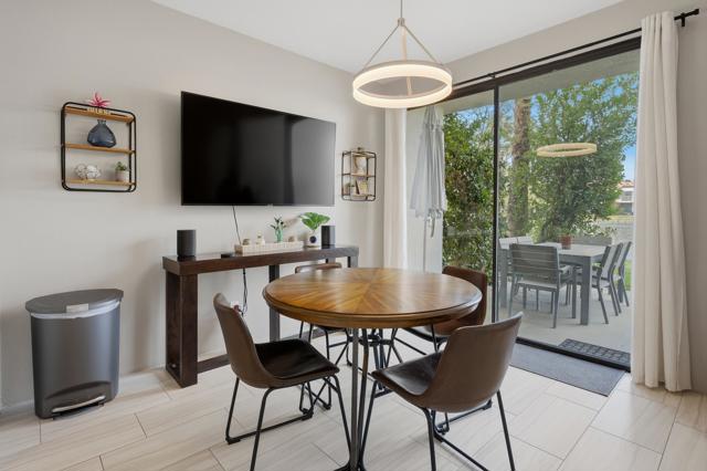 79798 Olympia, La Quinta CA: https://media.crmls.org/mediaz/aa79c8a6-adc6-44be-88d8-100c21b850a9.jpg