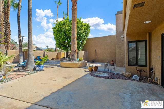 2910 Cervantes Court, Palm Springs CA: https://media.crmls.org/mediaz/aa7a4fd8-cde1-451c-b7b1-eb8c4ad80354.jpg
