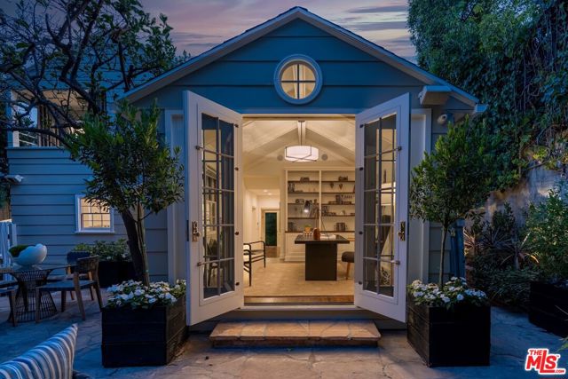 8023 Hemet Place, Los Angeles CA: https://media.crmls.org/mediaz/aa7adc4b-1fb3-444f-aa17-c0351b41ca27.jpg