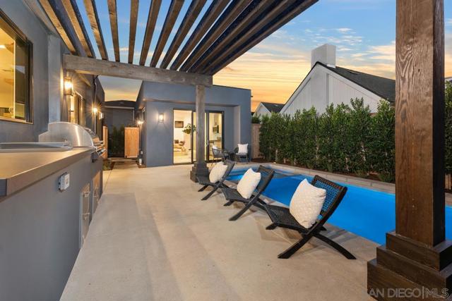 806 Hygeia, Encinitas CA: https://media.crmls.org/mediaz/aa7b0ddd-cc10-4860-913d-9353a7b441ef.jpg