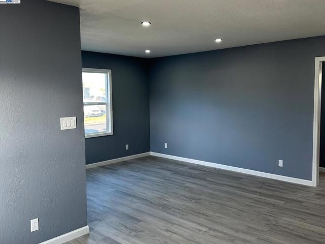 2441 Glenlock St, San Pablo CA: https://media.crmls.org/mediaz/aa7b7324-ede7-43ec-9399-236b02f8c5b8.jpg