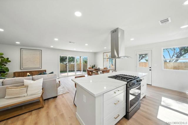 10183 Madrid Way, Spring Valley CA: https://media.crmls.org/mediaz/aa7ba5c4-36e5-4e76-8f11-00da50c620f9.jpg