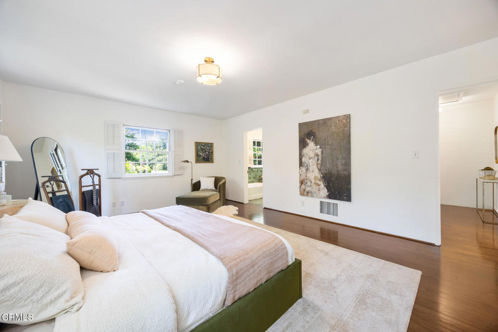 https://media.crmls.org/mediaz/aa7c69c8-4daf-4d93-b441-819ed5ecd720.jpg?preset=X-Large