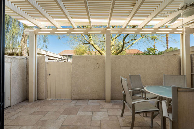 6000 Montecito Drive, Palm Springs CA: https://media.crmls.org/mediaz/aa7ca376-1127-428f-99ff-6be2d877963e.jpg