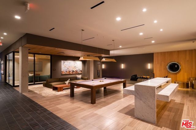 702 N Doheny Drive, West Hollywood CA: https://media.crmls.org/mediaz/aa7cdaa0-f5f7-4e85-be21-780d29f833bb.jpg