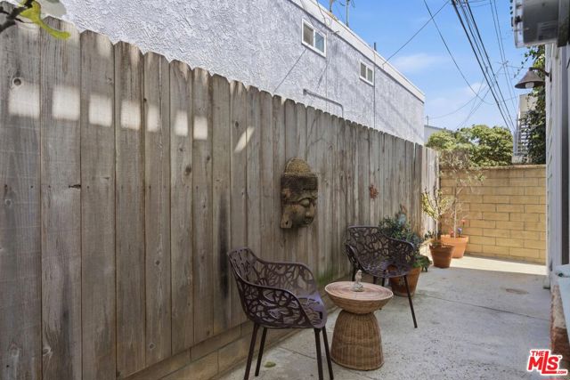 261 Highland photo 20
