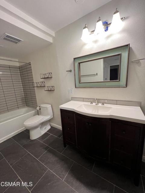 1342 Hillcrest Drive, Thousand Oaks CA: https://media.crmls.org/mediaz/aa7da1f0-a3b5-46fd-b474-86e04b2cc63d.jpg