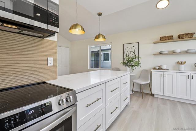4043 Utah St, San Diego CA: https://media.crmls.org/mediaz/aa7dd253-123b-4748-9c25-9a4f1225df46.jpg