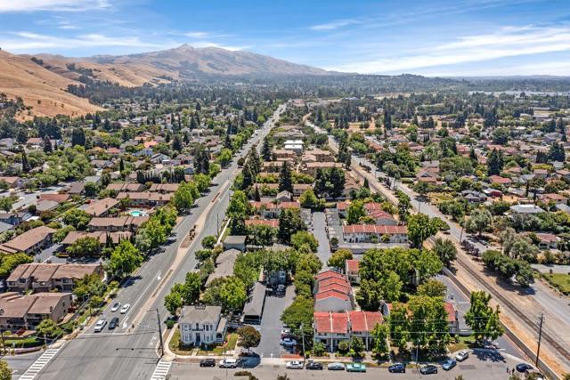 38652 Aurora Terrace, Fremont CA: https://media.crmls.org/mediaz/aa7df5a6-cd66-4b7f-9ac9-37816a759347.jpg